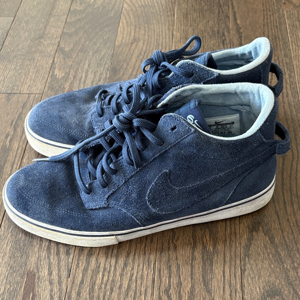 Nike Men's Dark Blue Suede Sneakers
